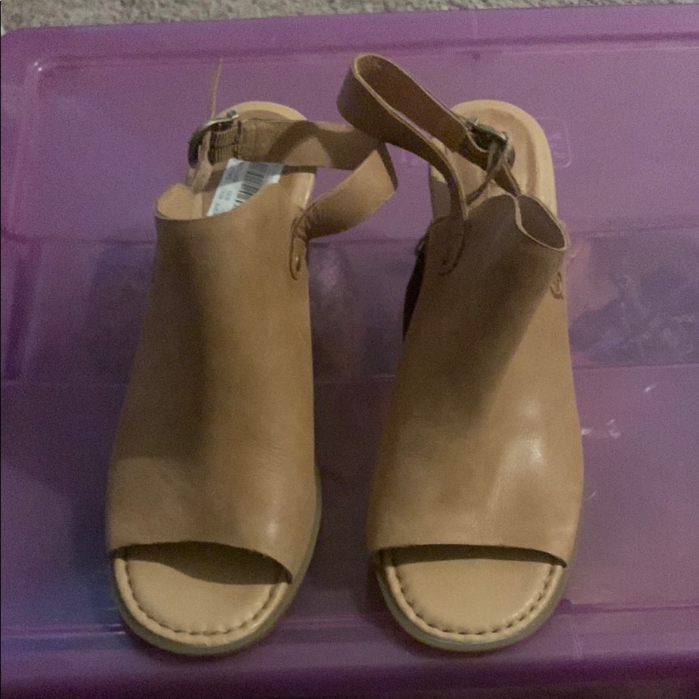 Born Tan Leather Slingback Sandals
